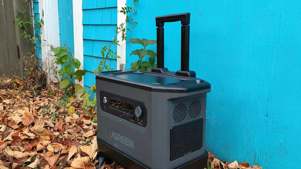 review-of-the-ugreen-powerroam-2200-portable-power-station